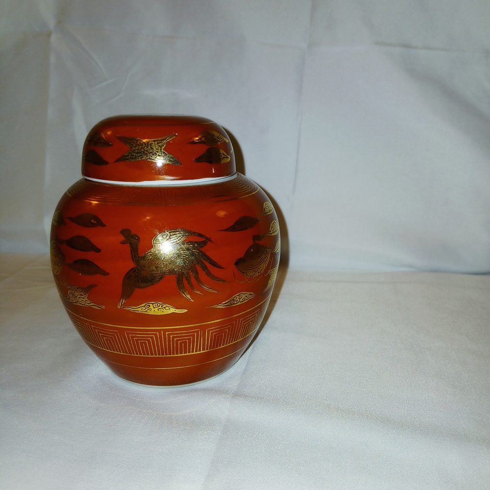 Traditional Vintage Red Porcelain Ginger With Gold Crane and UFO Design Rare